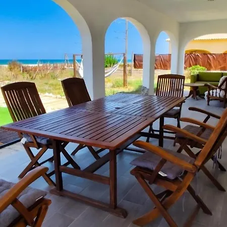 The House -- Casa En Primera Linea De Playa - *