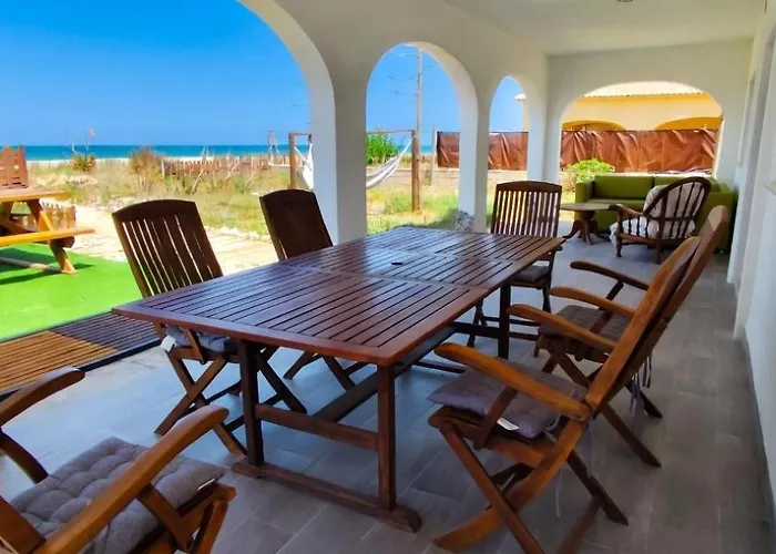 The House -- Casa En Primera Linea De Playa - *