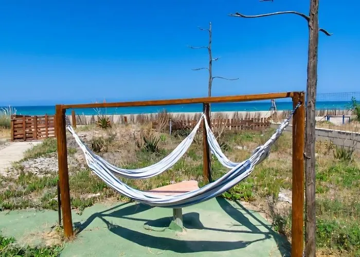 Сasa de vacaciones The House -- Casa En Primera Línea De Playa - *